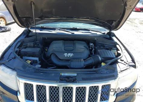 2013 Jeep Grand Cherokee Overland z USA, uszkodzony, nr VIN 1C4RJECG4DC588418